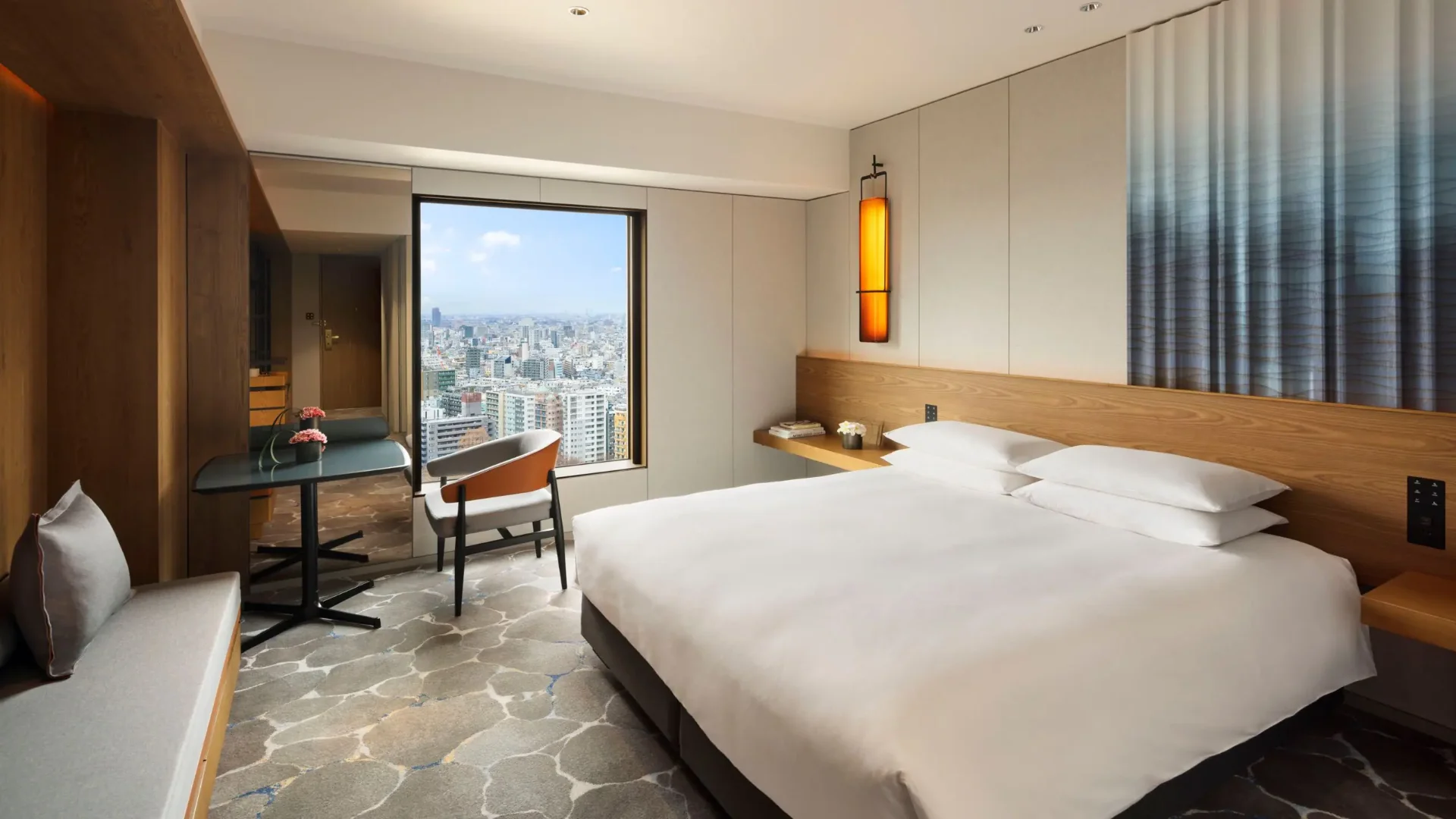 Deluxe Park View King bedroom